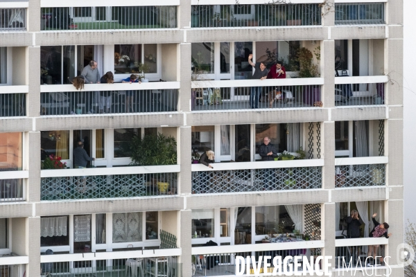 Fenêtres sur tour -  Tentatives d épuisement d une vue parisienne.