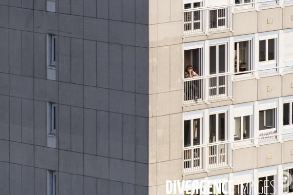 Fenêtres sur tour -  Tentatives d épuisement d une vue parisienne.