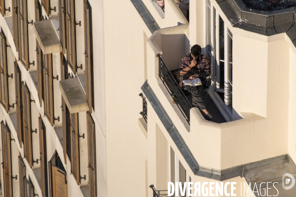 Fenêtres sur tour -  Tentatives d épuisement d une vue parisienne.