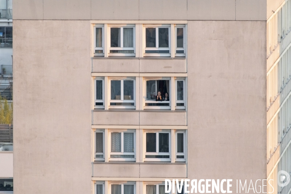 Fenêtres sur tour -  Tentatives d épuisement d une vue parisienne.