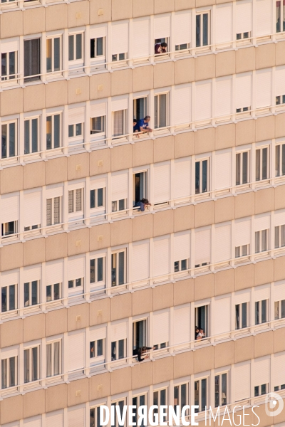 Fenêtres sur tour -  Tentatives d épuisement d une vue parisienne.