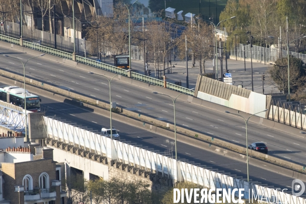 Fenêtres sur tour -  Tentatives d épuisement d une vue parisienne.