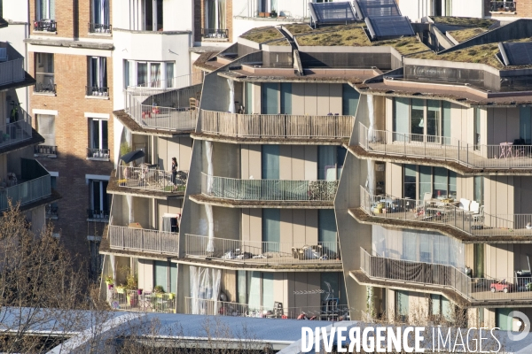 Fenêtres sur tour -  Tentatives d épuisement d une vue parisienne.