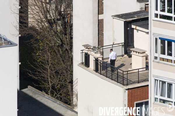 Fenêtres sur tour -  Tentatives d épuisement d une vue parisienne.