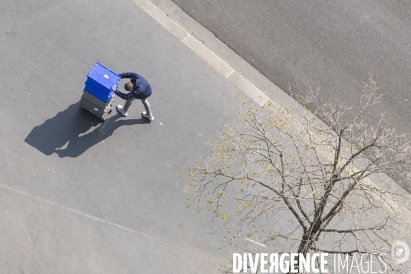 Fenêtres sur tour -  Tentatives d épuisement d une vue parisienne.