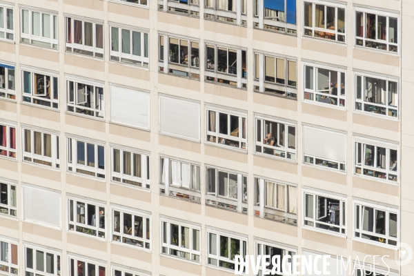 Fenêtres sur tour -  Tentatives d épuisement d une vue parisienne.