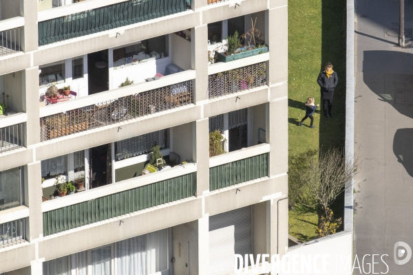 Fenêtres sur tour -  Tentatives d épuisement d une vue parisienne.