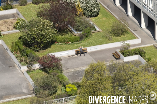 Fenêtres sur tour -  Tentatives d épuisement d une vue parisienne.