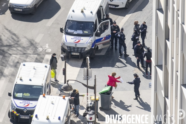 Fenêtres sur tour -  Tentatives d épuisement d une vue parisienne.