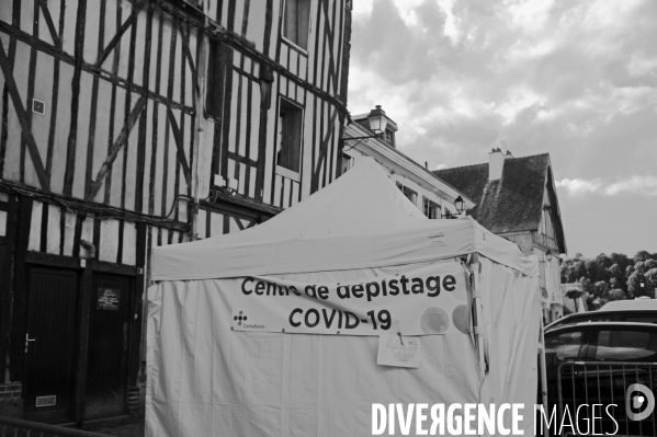 Le Covid-19 s affiche