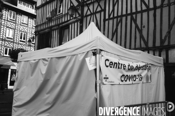 Le Covid-19 s affiche
