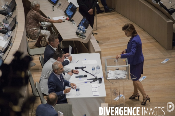 Michèle Rubirola est élue maire de Marseille