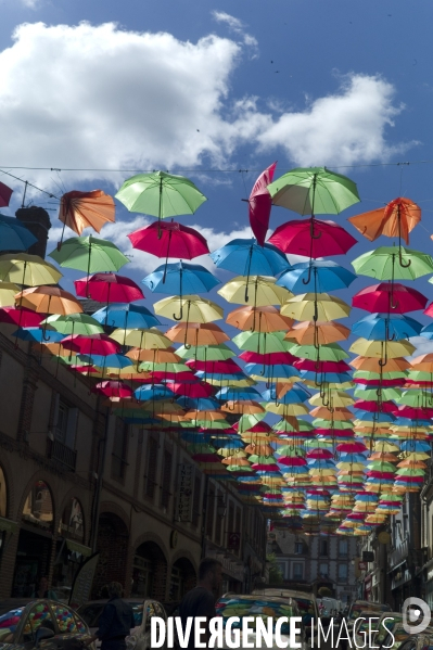 Parapluies multicolores à l Aigle