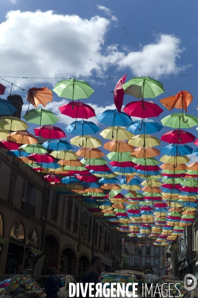 Parapluies multicolores à l Aigle