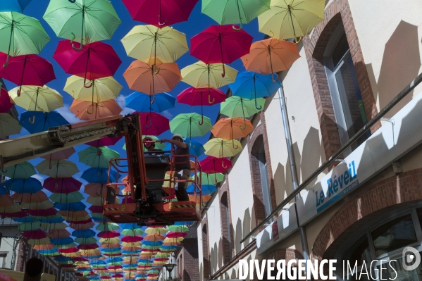 Parapluies multicolores à l Aigle