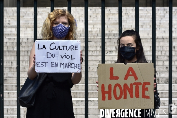 Des militantes féministes protestent contre le dernier remaniement ministériel avec l arrivée au gouvernement de Gérald Darmanin et Eric Dupont-Moretti. Feminist activists protest against the latest cabinet reshuffle with the arrival in government of