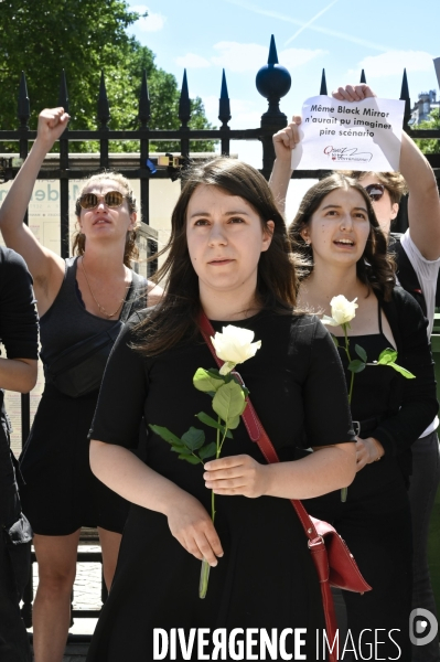 Des militantes féministes protestent contre le dernier remaniement ministériel avec l arrivée au gouvernement de Gérald Darmanin et Eric Dupont-Moretti. Feminist activists protest against the latest cabinet reshuffle with the arrival in government of