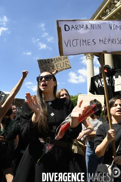 Des militantes féministes protestent contre le dernier remaniement ministériel avec l arrivée au gouvernement de Gérald Darmanin et Eric Dupont-Moretti. Feminist activists protest against the latest cabinet reshuffle with the arrival in government of