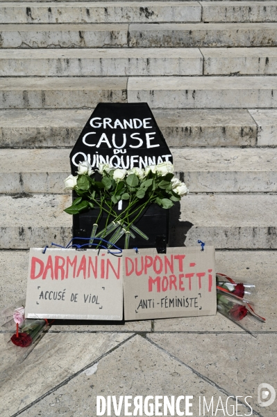 Des militantes féministes protestent contre le dernier remaniement ministériel avec l arrivée au gouvernement de Gérald Darmanin et Eric Dupont-Moretti. Feminist activists protest against the latest cabinet reshuffle with the arrival in government of