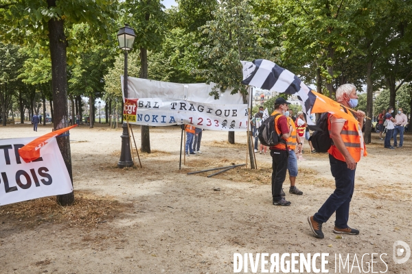 Manifestation des salariés de Nokia à Paris contre l annonce des suppressions d emplois