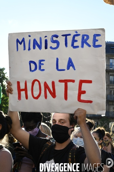 Rassemblement féministes contre le dernier remaniement ministériel avec l arrivée au gouvernement de Gérard Darmanin et Eric Dupont-Moretti. Feminists  protest against the latest cabinet reshuffle with the arrival in government of Gérar