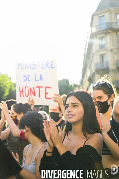 Rassemblement féministes contre le dernier remaniement ministériel avec l arrivée au gouvernement de Gérard Darmanin et Eric Dupont-Moretti. Feminists  protest against the latest cabinet reshuffle with the arrival in government of Gérar