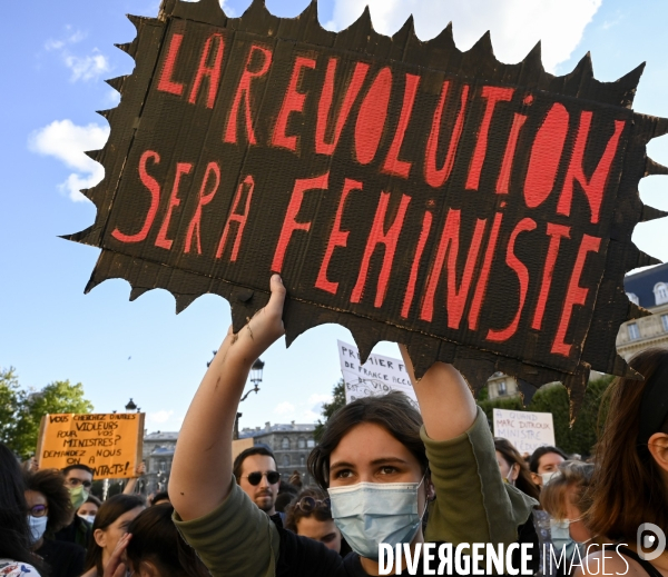 Rassemblement féministes contre le dernier remaniement ministériel avec l arrivée au gouvernement de Gérard Darmanin et Eric Dupont-Moretti. Feminists  protest against the latest cabinet reshuffle with the arrival in government of Gérar