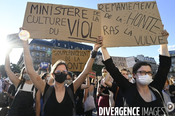 Rassemblement féministes contre le dernier remaniement ministériel avec l arrivée au gouvernement de Gérard Darmanin et Eric Dupont-Moretti. Feminists  protest against the latest cabinet reshuffle with the arrival in government of Gérar