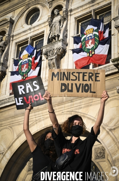 Rassemblement féministes contre le dernier remaniement ministériel avec l arrivée au gouvernement de Gérard Darmanin et Eric Dupont-Moretti. Feminists  protest against the latest cabinet reshuffle with the arrival in government of Gérar