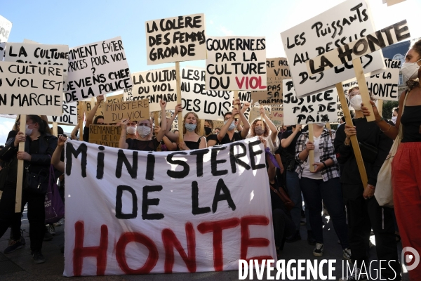 Manifestation Féministe contre la nomination au gouvernement de Gérald Darmanin et ¢ric Dupond-Moretti Paris. Feminist Protest against the appointment to government of Gerald Darmanin and Eric Dupond-Moretti.