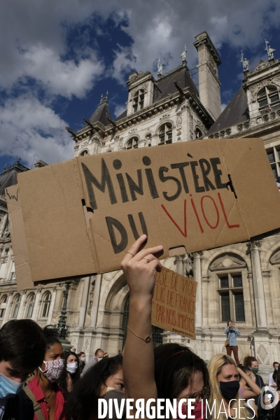 Manifestation Féministe contre la nomination au gouvernement de Gérald Darmanin et ¢ric Dupond-Moretti Paris. Feminist Protest against the appointment to government of Gerald Darmanin and Eric Dupond-Moretti.