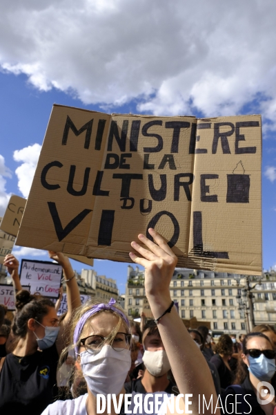 Manifestation Féministe contre la nomination au gouvernement de Gérald Darmanin et ¢ric Dupond-Moretti Paris. Feminist Protest against the appointment to government of Gerald Darmanin and Eric Dupond-Moretti.