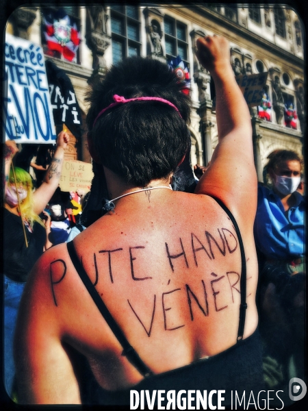 Manifestation féministe contre le gouvernement de la honte