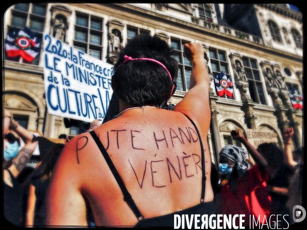 Manifestation féministe contre le gouvernement de la honte