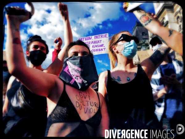 Manifestation féministe contre le gouvernement de la honte