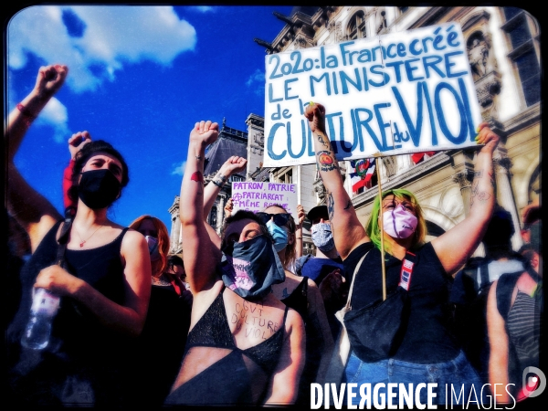 Manifestation féministe contre le gouvernement de la honte