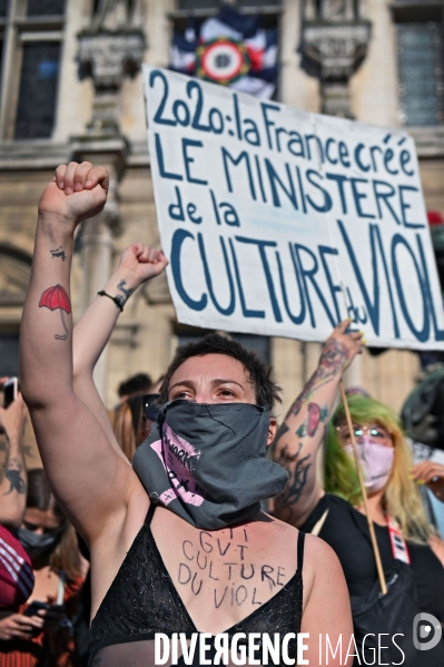 Manifestation féministe contre le gouvernement de la honte