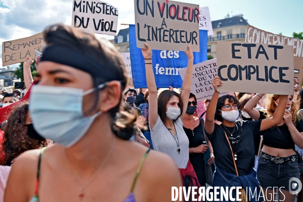 Manifestation féministe contre le gouvernement de la honte