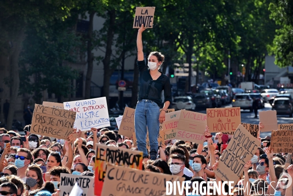 Manifestation féministe contre le gouvernement de la honte