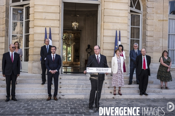 Signature des accords du Segur de la santé.