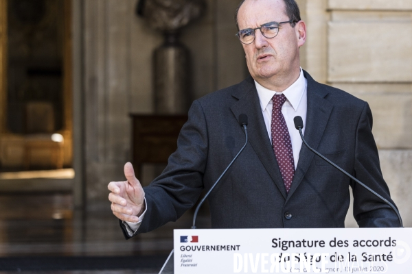 Signature des accords du Segur de la santé.