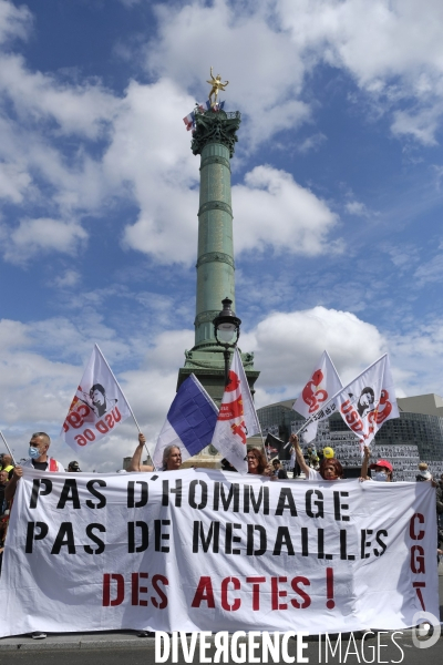 Manifestation de soignants à Paris, rejoints par des  gilets jaunes . Hospital workers protest in Paris.