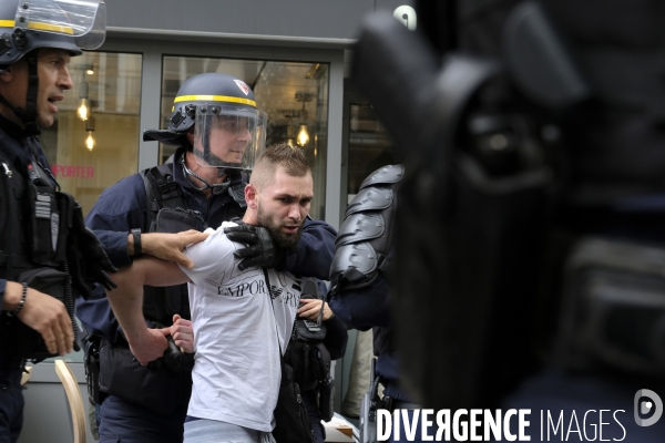 Manifestation de soignants à Paris, rejoints par des  gilets jaunes. Hospital workers protest in Paris.