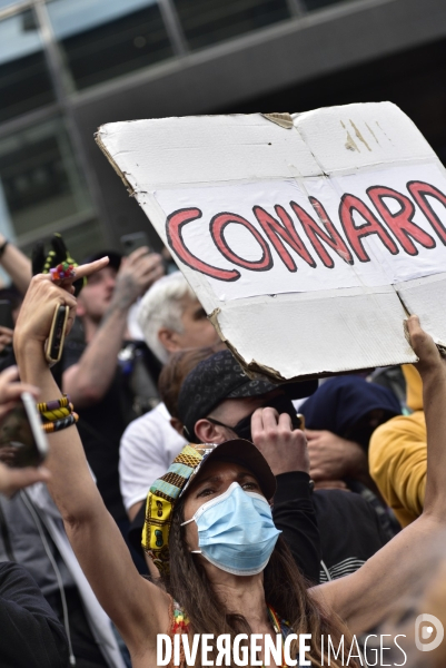 Manifestation des soignants le 14 juillet à Paris pour denoncer le manque de moyens dans l hopital public. Cares demonstration.