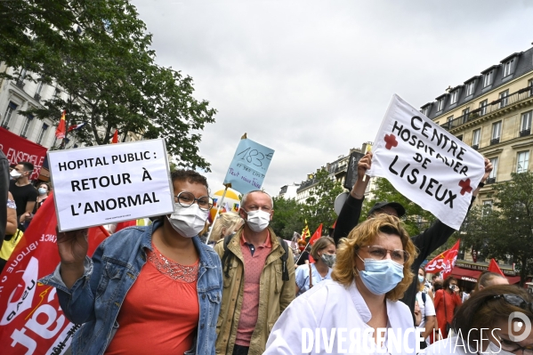 Manifestation des soignants le 14 juillet à Paris pour denoncer le manque de moyens dans l hopital public. Cares demonstration.