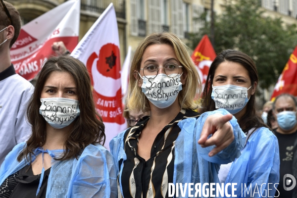 Manifestation des soignants le 14 juillet à Paris pour denoncer le manque de moyens dans l hopital public. Cares demonstration.