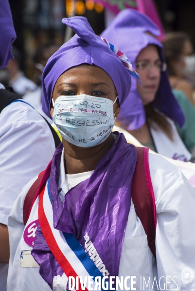 Manifestation des soignants le 14 juillet à Paris pour denoncer le manque de moyens dans l hopital public. Cares demonstration.