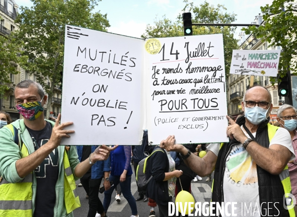 Manifestation des soignants le 14 juillet à Paris pour denoncer le manque de moyens dans l hopital public. Cares demonstration.