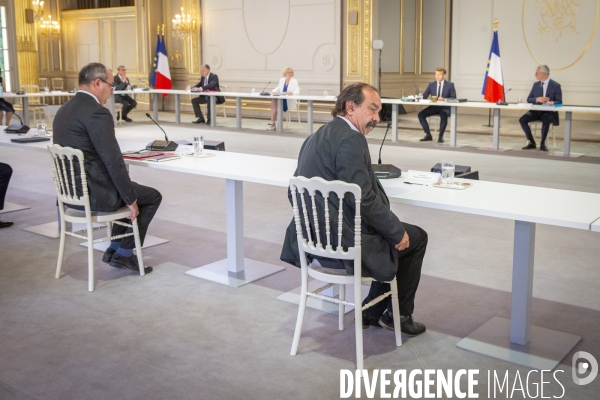 Emmanuel Macron reçoit les partenaires sociaux