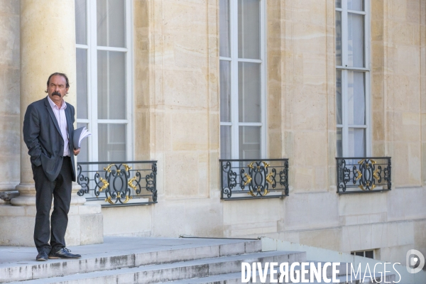 Emmanuel Macron reçoit les partenaires sociaux